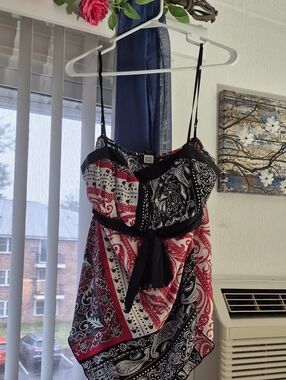 SIZE MEDIUM. IN GOOD CONDITION. Black, Red & White Paisley Halter Top